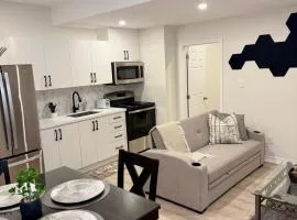 Spacious High Ceiling Lower Level Suite-New & Cozy