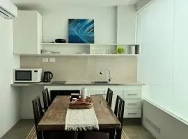 DEPARTAMENTO dos dormitorios en Martinez, cercano a CABA, zona clinicas y oficinas, con AA y Wifi, ideal familias