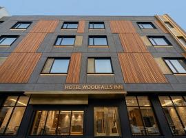 HOTEL WOODFALLS Inn，位于Behror的酒店