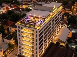 The Malioboro Hotel & Conference Center，位于日惹的酒店