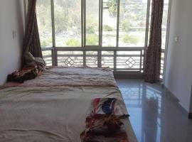 Sarwatma Dham Ashram，位于瑞诗凯诗的酒店