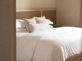 Empress Madani Palace, Mini Hotel & سرا，位于萨里的酒店