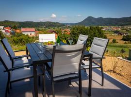 Vineyard Home with Shared Sauna, Private BBQ & View by Destination GREEN Croatia，位于Margečani的酒店