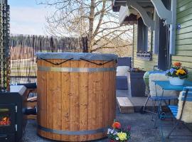 le chalet vert & bain nordique privatif Skadi tps de chauffe 1h30，位于Frambouhans的酒店