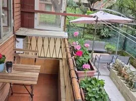 Garden house near city centro with baby bed