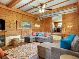 Serene Hilltop Hideaway: 7 Mi to Weatherford!
