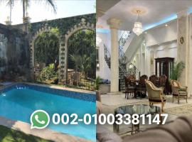 Villa with coverable warm private pool in zayd compound，位于Sheikh Zayed的酒店