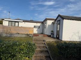 Chalet Makkum V10，位于玛库姆的酒店