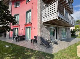 Bright three-room apartment with garden，位于Vertova的酒店