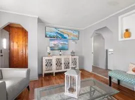 Serenity 3BD Home Free Parking&Wine Oversized Yard