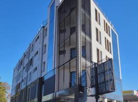 Hotel Sanova，位于雅罗斯瓦夫的酒店