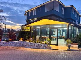 Paradise House，位于帕莫卡莱的酒店