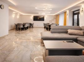 Hillcrest Panorama Valea Prahovei，位于Poiana的酒店