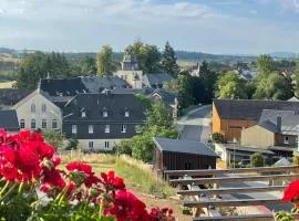 Ferienwohnung im Chaletstil Schlossblick 51 qm Wellness Fitness Sauna Bergrödelhof