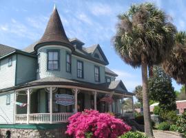 Pensacola Victorian Bed & Breakfast，位于彭萨科拉塞恩格剧院附近的酒店