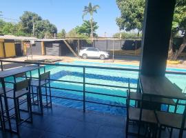 Departamento con Piscina en Ypane，位于Ypane的酒店