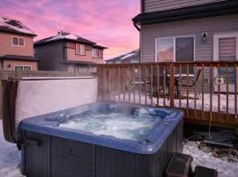 Modern Family Getaway Hot Tub King Beds AC