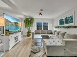 Near Fairgrounds Entire Home Hot Tub Movie Room EV Charger Fire Pit Patio 3 King Beds Sleeps 6