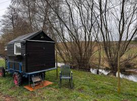 Kuschliger Schäferwagen auf Wiese autark，位于Hausbreitenbach的酒店