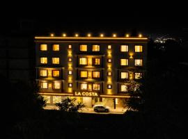 Hotel LA Costa, A Luxury Hotel & Resort, Haridwar，位于哈里瓦的酒店
