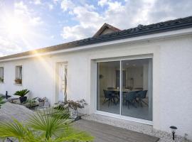 Maison avec piscine，位于格罗比的酒店