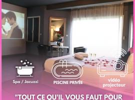 Luxury & Love - Indoor Swimming Pool & Cinema Room，位于谢勒的酒店