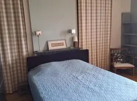 Chambre privée dans une maison ancienne