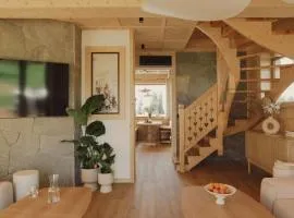 Lovelia - Luxury Mountain Chalet with Hot Tub