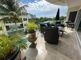 Spatious 168m2 Apartment in Ixtapa with Terrace, Pool, Gym & Parking