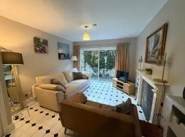 Eyre Square Stylish House in City Centre & Sleeps 4