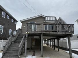 Single Family Ship Bottom Bayside Deck Private Yard Wifi High Speed Internet Central Air Ship Bottom Bay Side Raised Ranch, 2 Decks Close To，位于希普博特姆的酒店