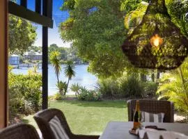 Lagoon View - Luxury Villa with Resort Facilities