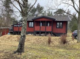 8 person holiday home in DJURHAMN，位于Djurhamn的酒店