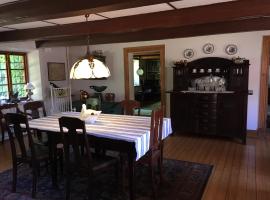 Björkåsa Gård Bed & Box，位于Annelöv的酒店