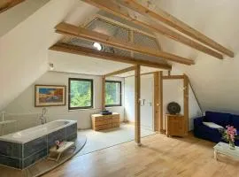 Design Loft In A Secluded Natural Retreat