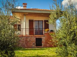 La Casina Del Canneto，位于佩尔吉内-瓦尔达诺的酒店