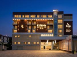Pheonix Luxury Inn，位于Akolia的酒店