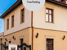 IRIS BOUTIQUE 4star - Vila Turistica - Centru Vatra Dornei - SELF CHECK-IN，位于瓦特拉多尔内的酒店