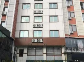 Larok Hotel