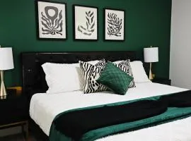 BoHo Modern Retreat King Bed,Fireplace,Disney