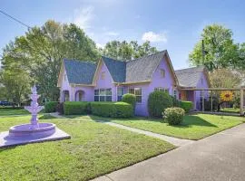 ‘Artists’ Nest’ Unique Home 2 Mi to Dtwn Longview!