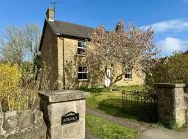 Luxury 4 Bedroom Detached House - Central Baslow