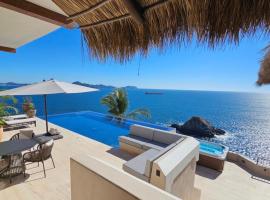 Luxury villa with 6 bedrooms up to 14 adults and 4 children at La Punta with private c h e f, daily housekeeping and gym，位于曼萨尼约的酒店