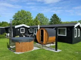 Cozy Holiday Home With Sauna And Hot Tub