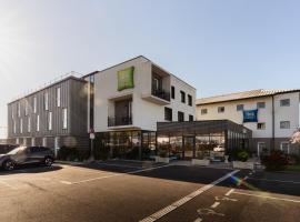 勒特雷波尔梅尔莱班宜必思快捷酒店，位于梅尔·莱斯·拜恩斯的酒店