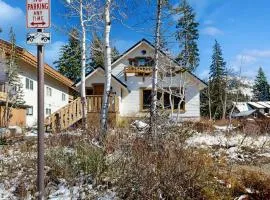 Newly remodeled ski-in - ski-out cabin with washer & dryer new kitchen - walk to lifts