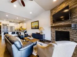 Spacious new-build stunner near Park City & Deer Valley with private hot tub