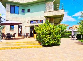 Dor de Mare - Casa Maya - Mamaia Nord，位于Văleni的酒店