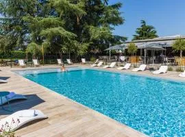 波城比利牛斯诺富特酒店