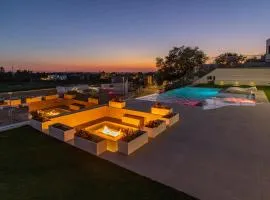 Royal Luxury Apartment with Private Infinity Pool, Hydromassage Area & Fireplace